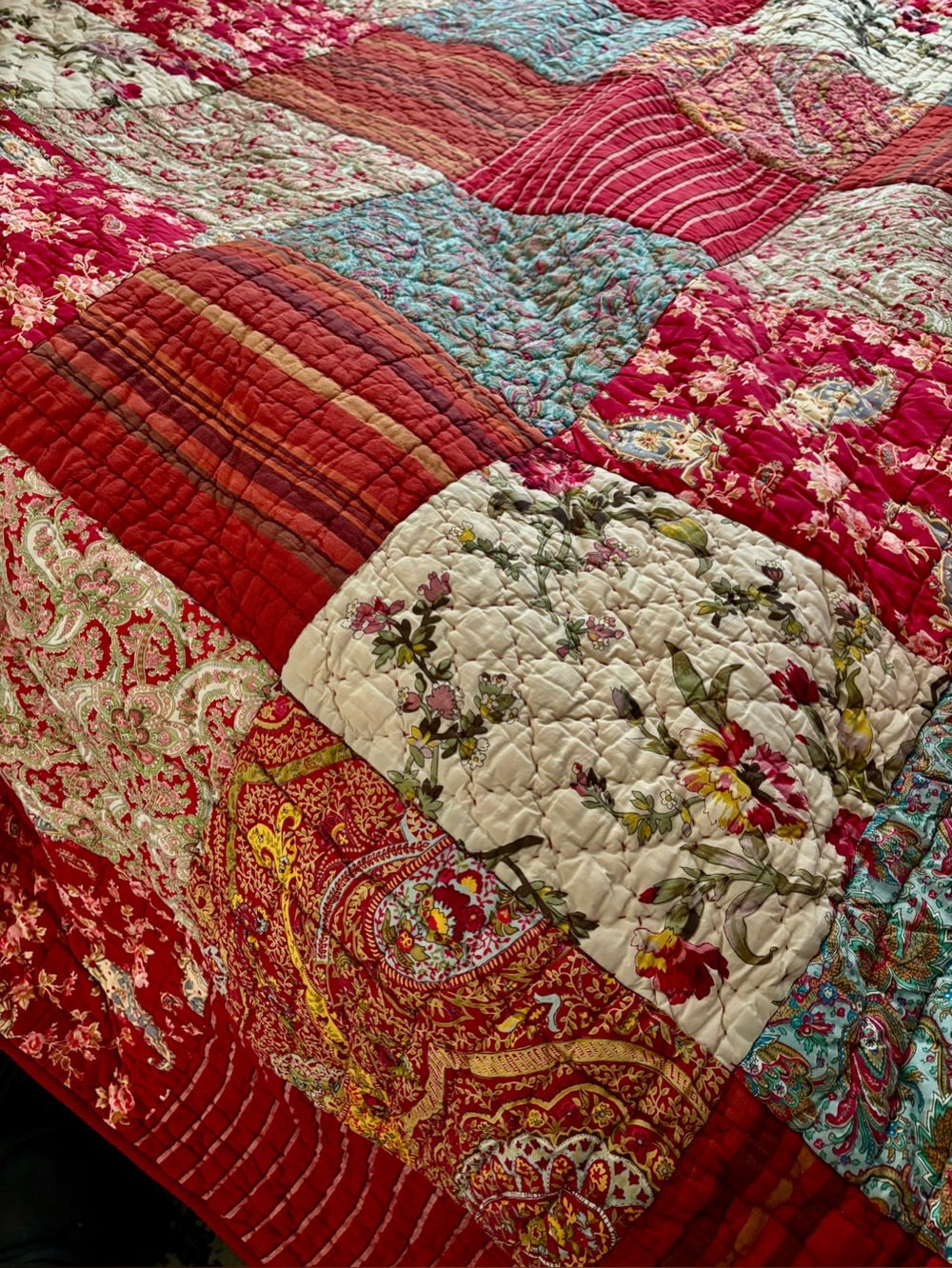 Pottery Barn Georgia Patchwork King Quilt ~ Beautiful! - Picture 2 of 7